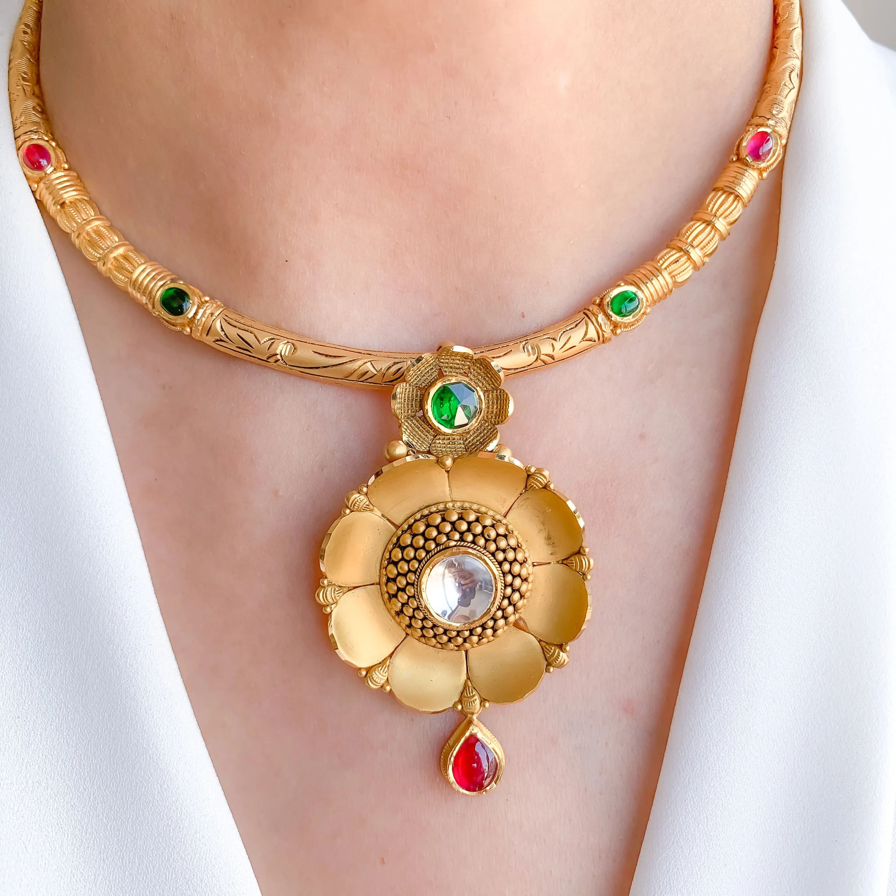 Antique Kundan Necklace Set