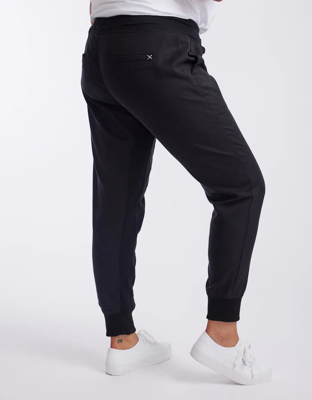 The Weekend Utility Pant - Black