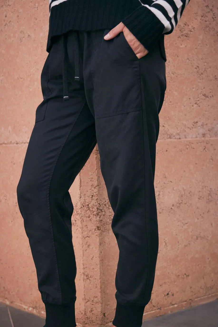 The Weekend Utility Pant - Black